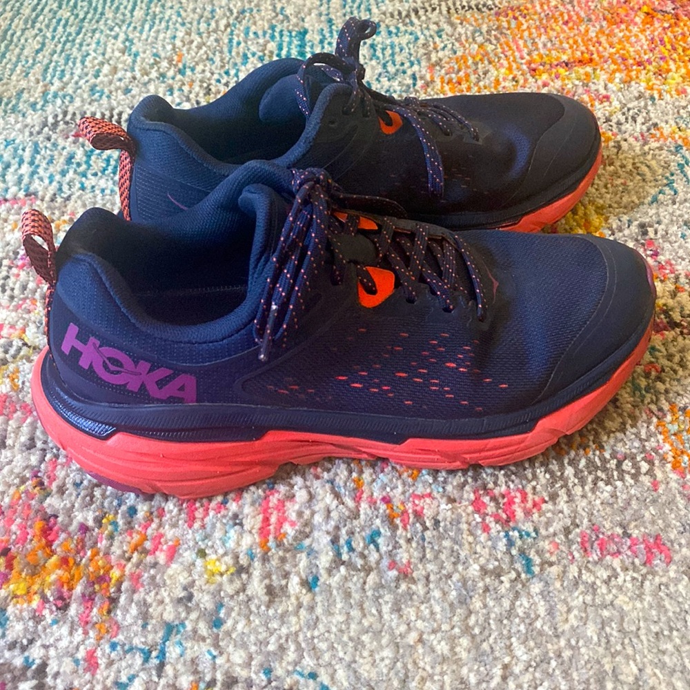 Hoka Challenger